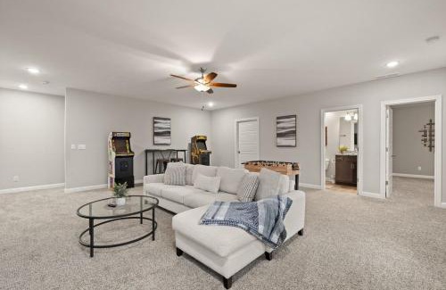 Corydon House | BRAND NEW, Modern