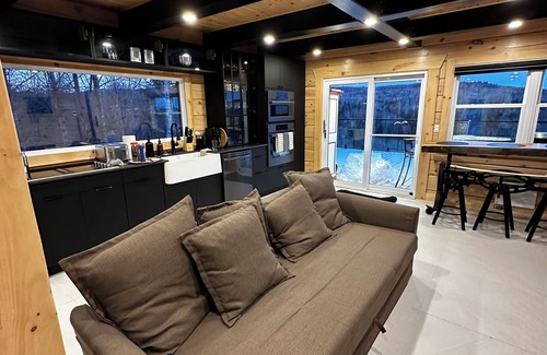 Mandeville Ski Chalet | Brand-New Mountain Chalet w/Hot Tub and Stunning Panoramic Views-Pet friendly!