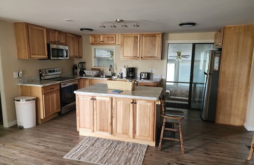 Cascade Cabin | Brand new-newly renovated cabin on 1/2 acre lot right on the Missouri River!