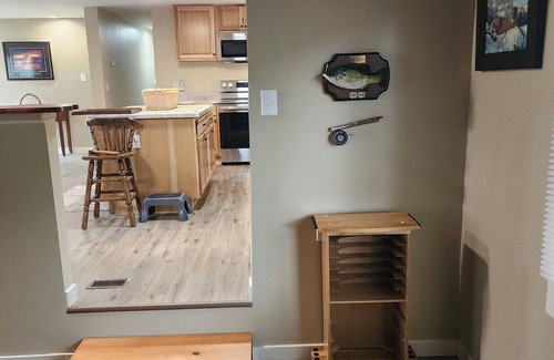 Cascade Cabin | Brand new-newly renovated cabin on 1/2 acre lot right on the Missouri River!