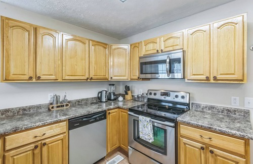 Nashville House | Brand "NEW" Oasis n2 Miles From Music RownNurse City