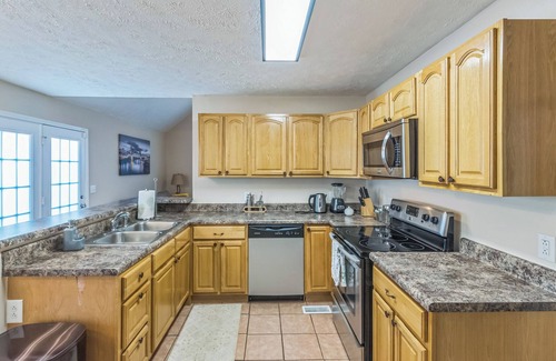 Nashville House | Brand "NEW" Oasis n2 Miles From Music RownNurse City