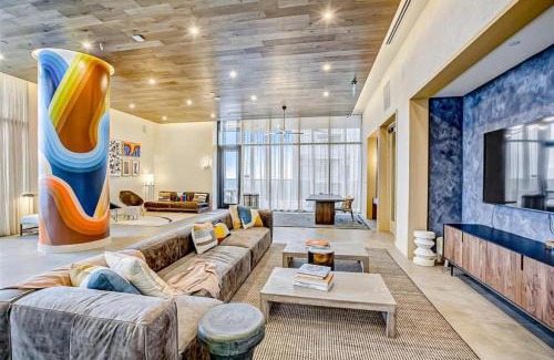 Rainey Street Historic District House | Brand New Rainey Street Condo with City and Lake View