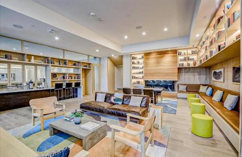 Rainey Street Historic District House | Brand New Rainey Street Condo with City and Lake View