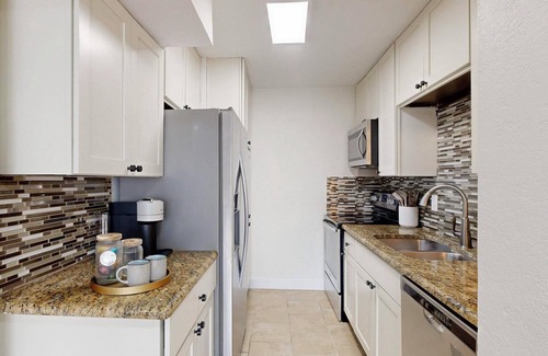 Lower Greenville Apartment | Brand New Renovation, Lower Greenville, 2 Bed 2.5 Bath, Walkable, Parking Spot