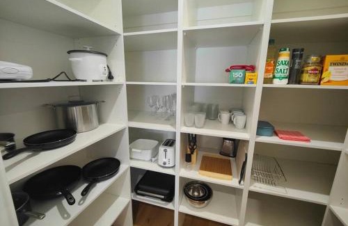 Scullin House | Brand new settled house near shops with Netflix