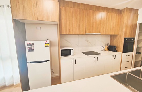 Scullin Villa | Brand new settled house near shops with Netflix
