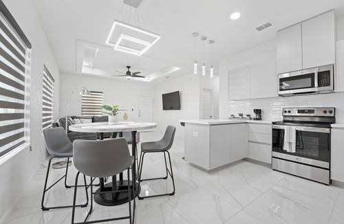 Pharr Apartment | Brand NEW Splendor 2 Bedroom Apartment conveniently located Pharr-McAllen area!