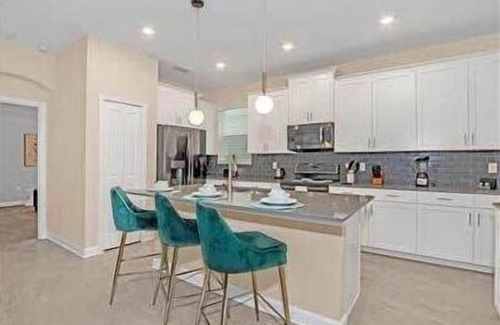 Kissimmee Villa | BRAND NEW Storey Lake- 5 bedrooms, 5 bathrooms, private pool - Harry Potter & Minions theme