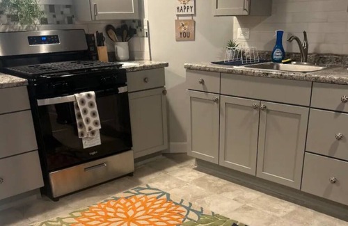 Broadview Apartment | Brand New Studio apart. free parking