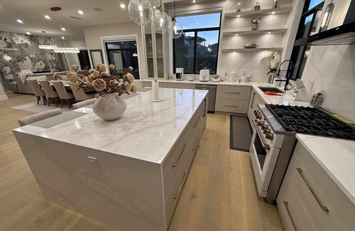 Guildford House | Brand New Stylishly Decorated Luxury Mansion with 7 Rooms in Fraser Heights