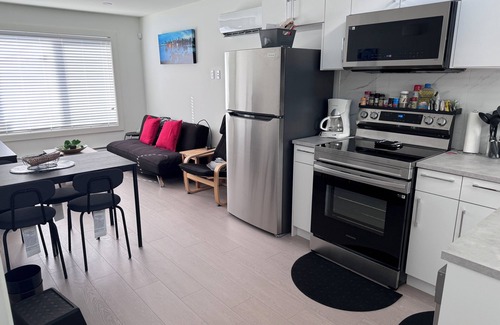 Sunset House | Brand New Unit. Centrally located 15 min to downtown 10 min to YVR airport.
