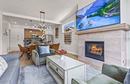 Teepee Town House | BRAND NEW|Vienna by SSR|TopView|Luxury|PRIVATE HOT TUB|4BR