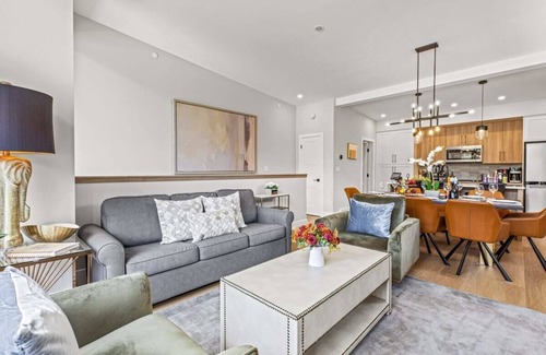 Teepee Town House | BRAND NEW|Vienna by SSR|TopView|Luxury|PRIVATE HOT TUB|4BR