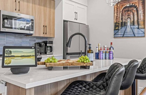 Teepee Town House | BRAND NEW|Vienna by SSR|TopView|Luxury|PRIVATE HOT TUB|4BR