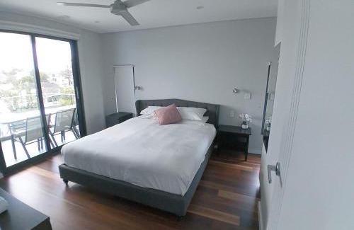 Malabar House | Brand NEW VIP Luxury 5/5 Star Beachside Escape