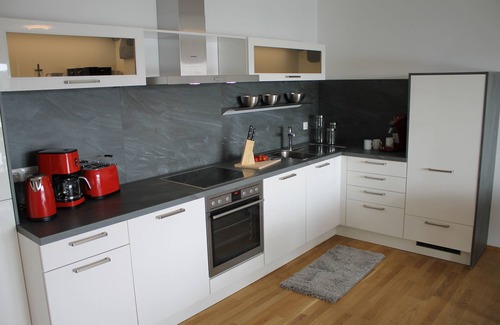 Landau an der Isar Apartment | Brandneue Wohnung ; 82qm; 2,5 Zimmer, für bis zu 4 Erwachsene