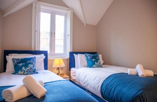 Derby House | BRANDNEW BIG 6 Bedroom House near Derbyshire Cricket Ground and Derby County Football Club Sleeps 15 by PureStay