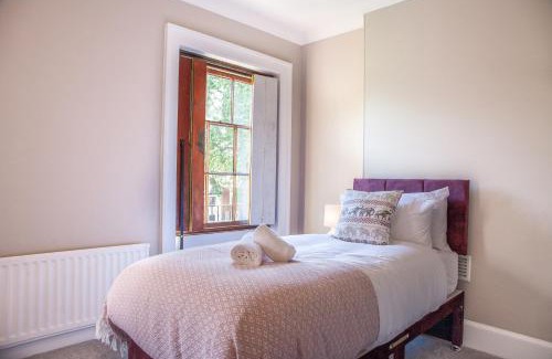 Derby House | BRANDNEW BIG 6 Bedroom House near Derbyshire Cricket Ground and Derby County Football Club Sleeps 15 by PureStay