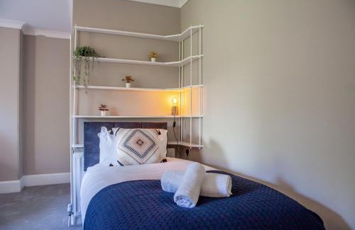 Derby House | BRANDNEW BIG 6 Bedroom House near Derbyshire Cricket Ground and Derby County Football Club Sleeps 15 by PureStay