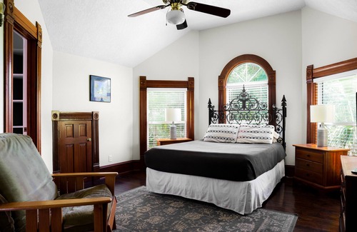 Clarksville Bed & Breakfast | Brava House Bed and Breakfast