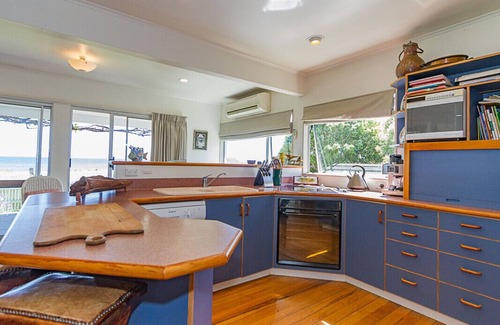 Te Rangiita House | Breachmor - Tauranga Taupo Lakefront Holiday Home