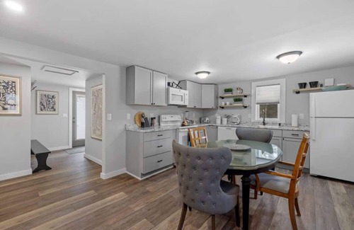 Bradford House | Breakwater Cottage: 1 Bed 1 Ba, Private Pond +Deck
