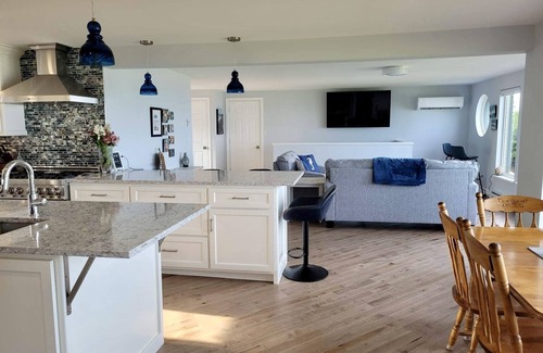 Saint John House | Breakwater.Oceanfront Executive Home w/hot tub overlooking Bay of Fundy