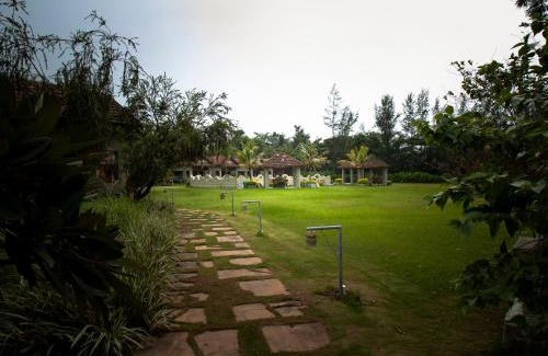 Diamond Harbour Resort | Breathing Earth - Rooms and Pool