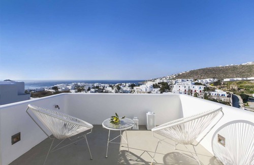 Platis Gialos Villa | Breathtaking 6 Bed in Platis Gialos