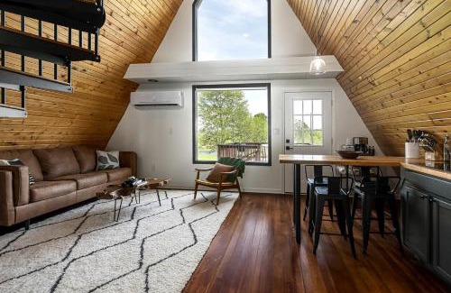 Makanda Ski Chalet | Breathtaking A-frame with Impressive Nature Views in Carbondale, Illinois