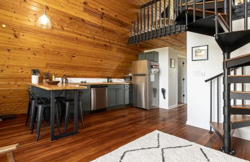Makanda Ski Chalet | Breathtaking A-frame with Impressive Nature Views in Carbondale, Illinois