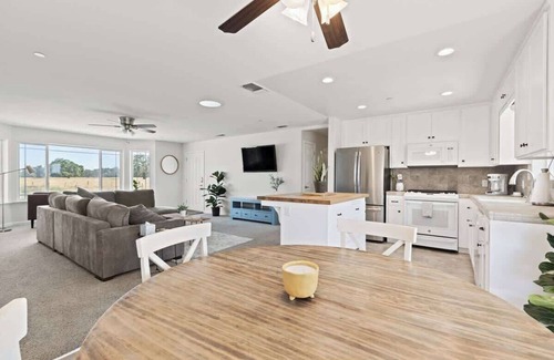 Visalia House | Breathtaking Country Views at Bonnieview Near SNP