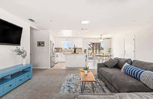 Visalia House | Breathtaking Country Views at Bonnieview Near SNP