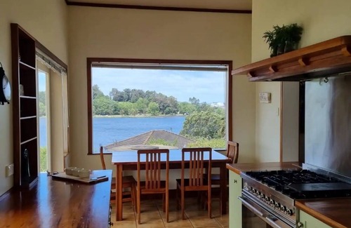 Frankton House | Breathtaking Hamilton Lake Views