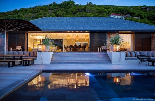 Lurin Villa | Breathtaking Hillside Villa