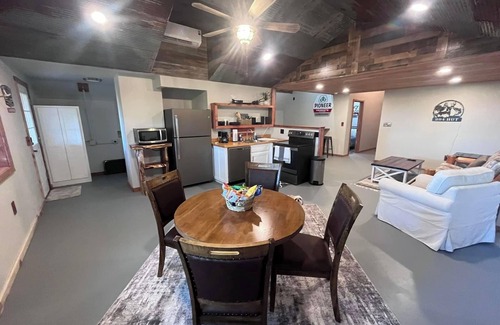 Gamaliel Cabin | Breathtaking lake view on Lake Norfork. “804 HUT”- the reel escape!