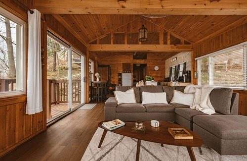 South Butler Cabin | Breathtaking Lakefront Cabin On Lake Ontario with Beach!