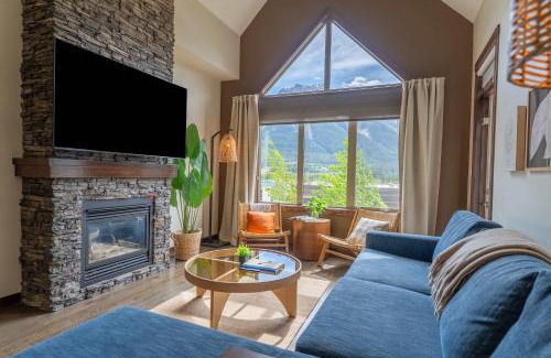 Canmore Apartment | Breathtaking Luxury 3Bd Penthouse Pool and Hot Tub