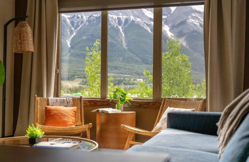 Canmore Apartment | Breathtaking Luxury 3Bd Penthouse Pool and Hot Tub
