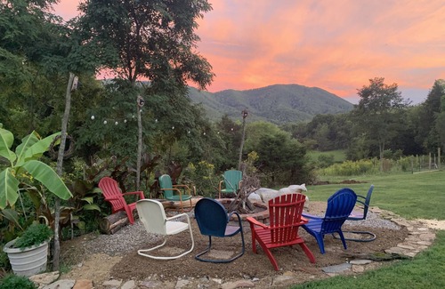 Blacksburg Apartment | Breathtaking Mountainside Farm Escape -10 min to VA TECH, 20 to Aquatic Center