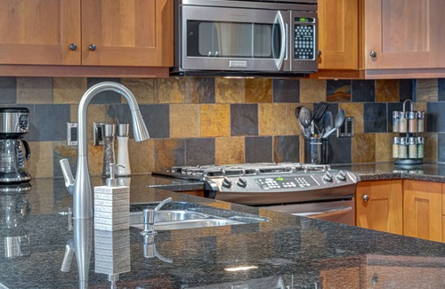 Canmore Condo | Breathtaking Mountain views in Rundle Cliffs Lodge