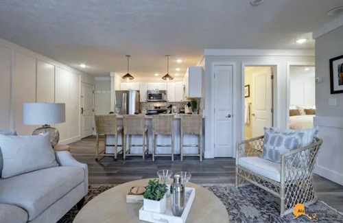 Midtown Anchorage Apartment | Breathtaking newly remodeled 2 bed, 1 bath unit