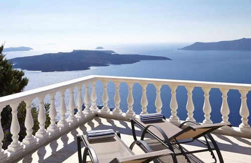 Fira Villa | Breathtaking view, luxury, privacy, style and much more !