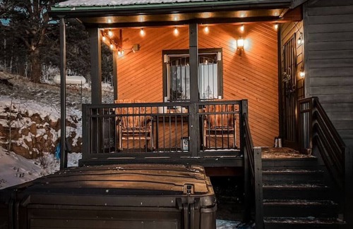 Como Cabin | Breathtaking ViewsTwo Bedroom Cabin with Hot tub