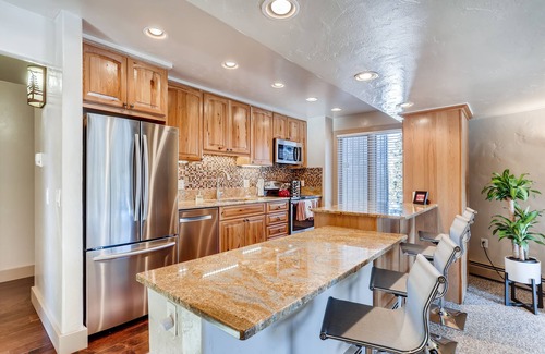 Peak 8 Condo | BRECKENRIDGE 2 BEDROOM CONDO, FREE SHUTTLE TO PEAK 8 & TOWN, CLOSE TO RESORT