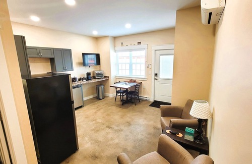 Grove City Apartment | Breckenridge Suites #6 - Cozy 1-Bedroom Suite with Fully Equipped Kitchen