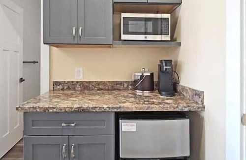 Grove City Apartment | Breckenridge Suites #3 - Charming 1-Bedroom near Grove City Memorial Park