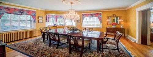 Breese Bed & Breakfast | Breese Inn