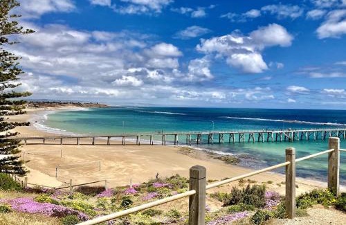Port Noarlunga House | Breezy B on the Esplanade with Direct Beach Access